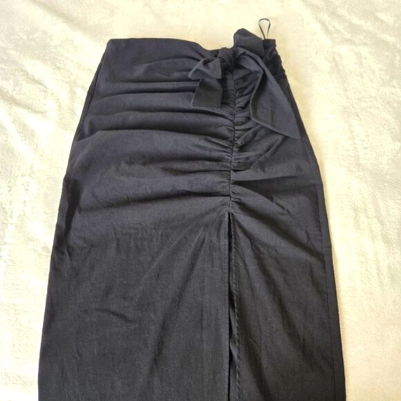 ZARA Black Ruched Midi Skirt with Tie Waist accent & Front Slit size M NWT - Picture 5 of 12
